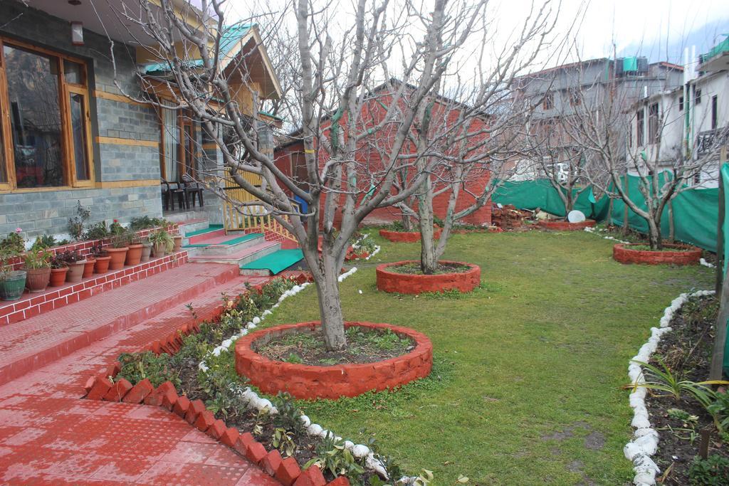 Gezellig Inn - Tree Hill Cottages & Kanyal Villas - Manali (Himachal Pradesh) — Photos 1